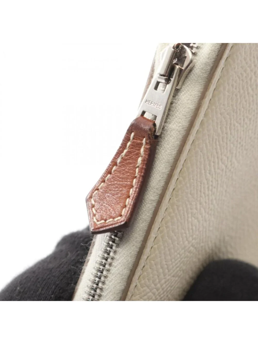 Hermes Round Length Wallet Azap Long Silk in Nata in